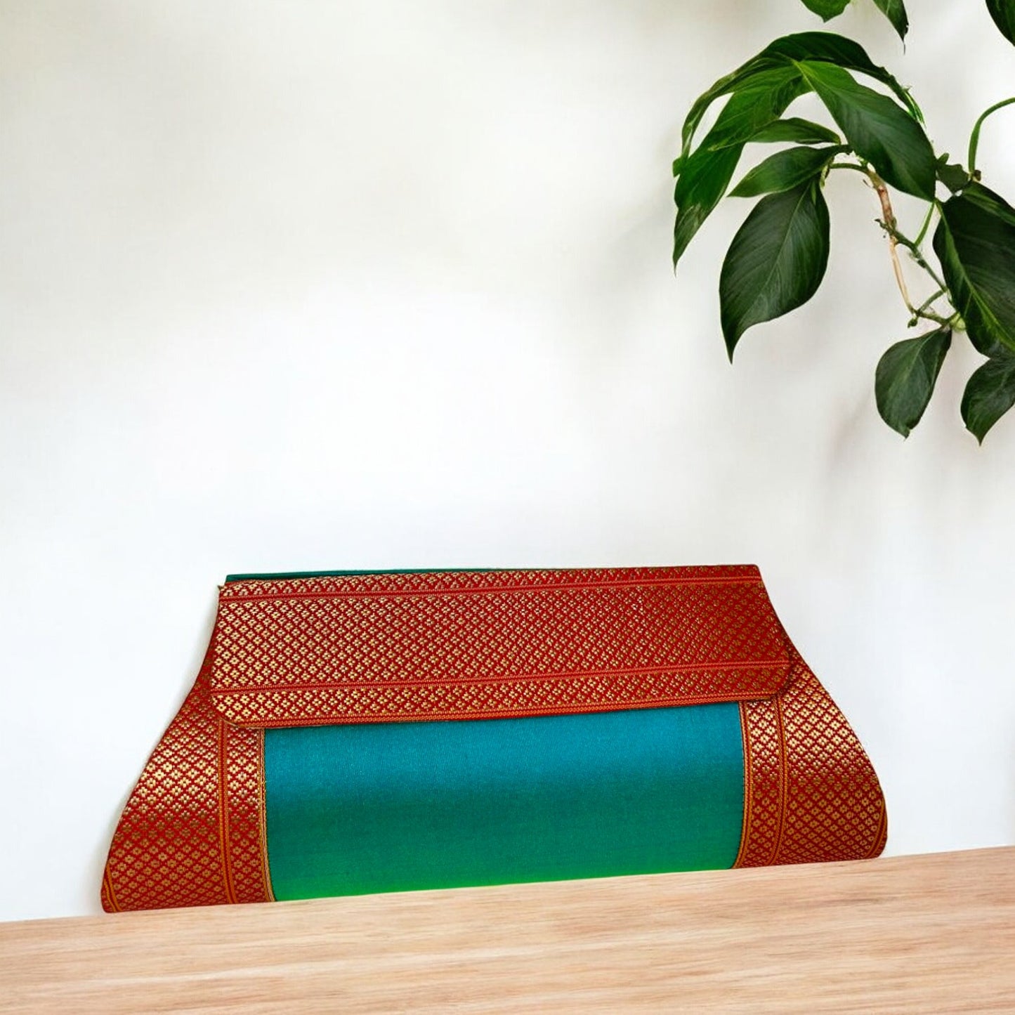 QALA - Medium Clutch