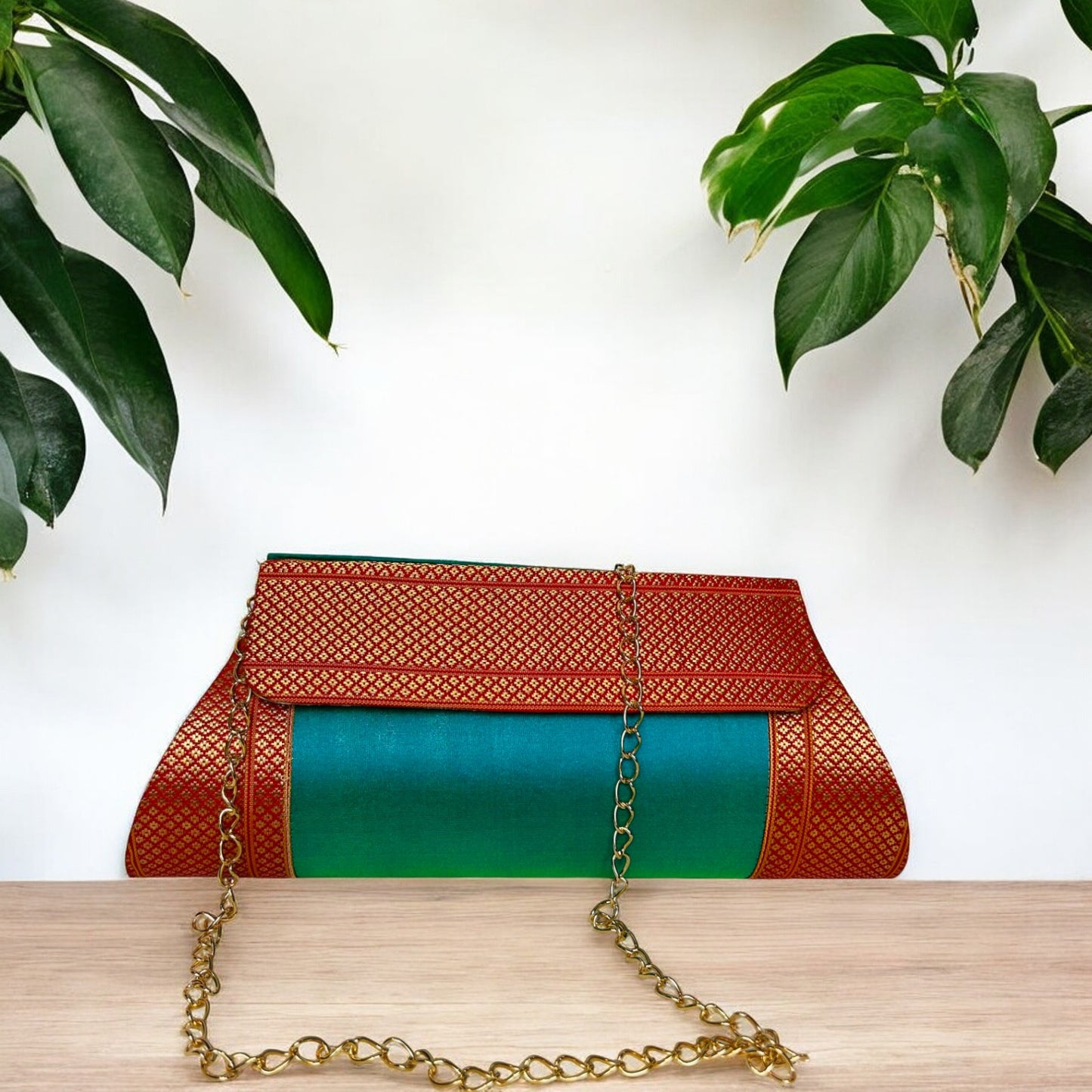 QALA - Medium Clutch