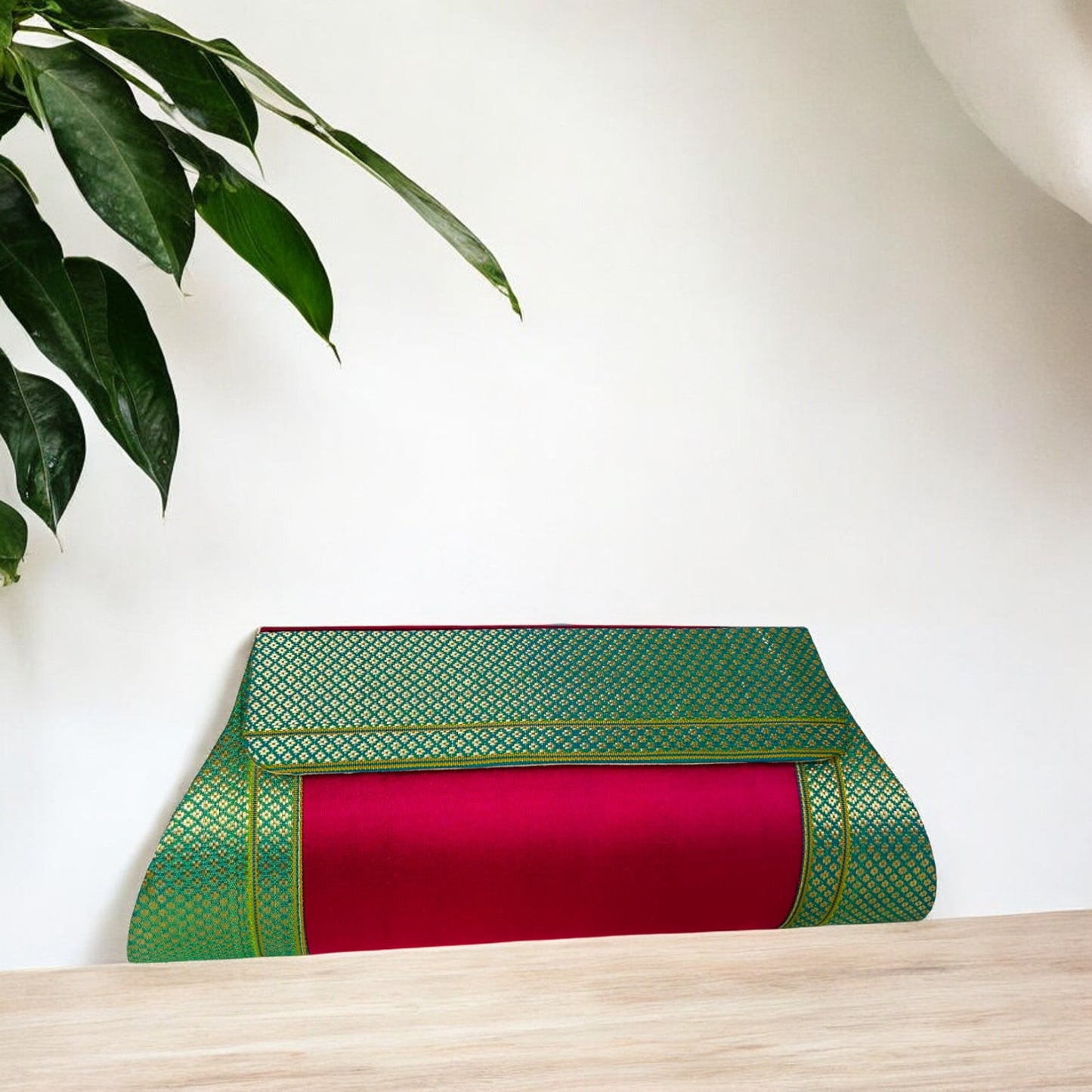 QALA - Medium Clutch