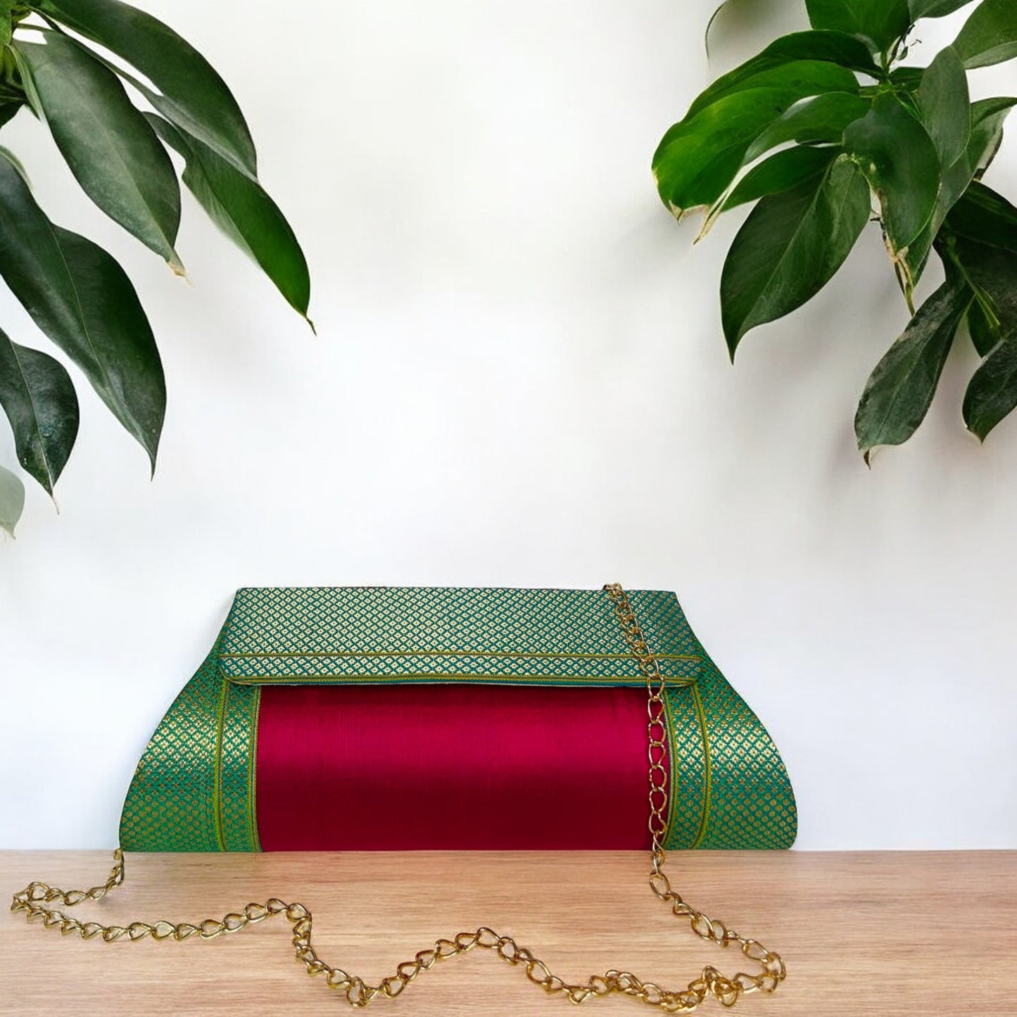QALA - Medium Clutch
